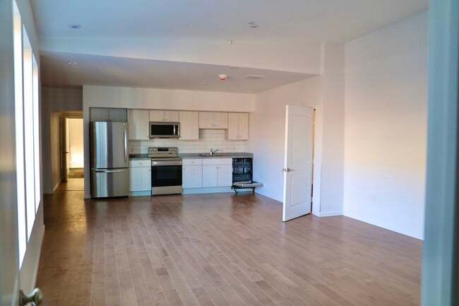 Building Photo - 439 N Salina St