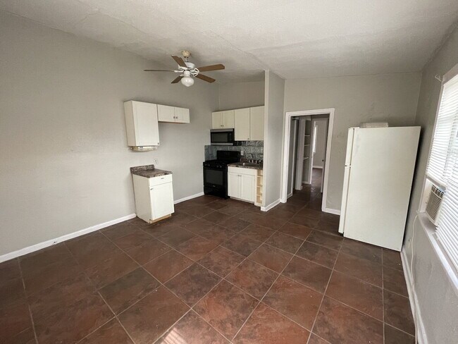 Foto del edificio - 1 Bed/1 Bath off Blanco