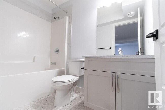 Photo du bâtiment - 32 Rosewood Wy