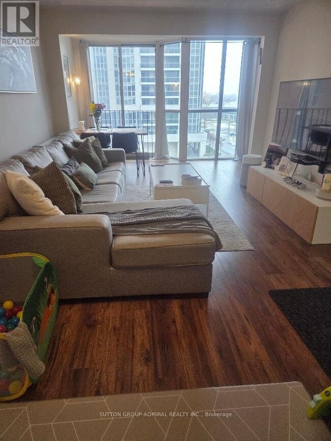 Photo du bâtiment - 5795 Yonge St