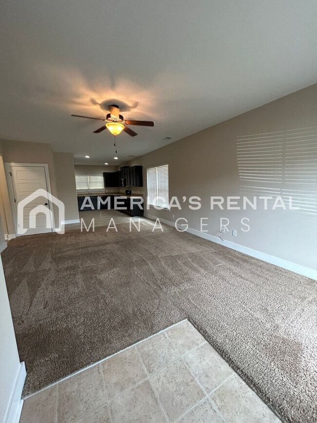 Foto del edificio - DEPOSIT PENDING! Town home for rent in Gar...