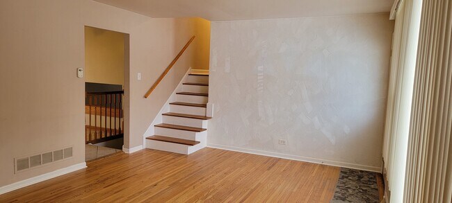 Building Photo - 961 Sycamore Ln