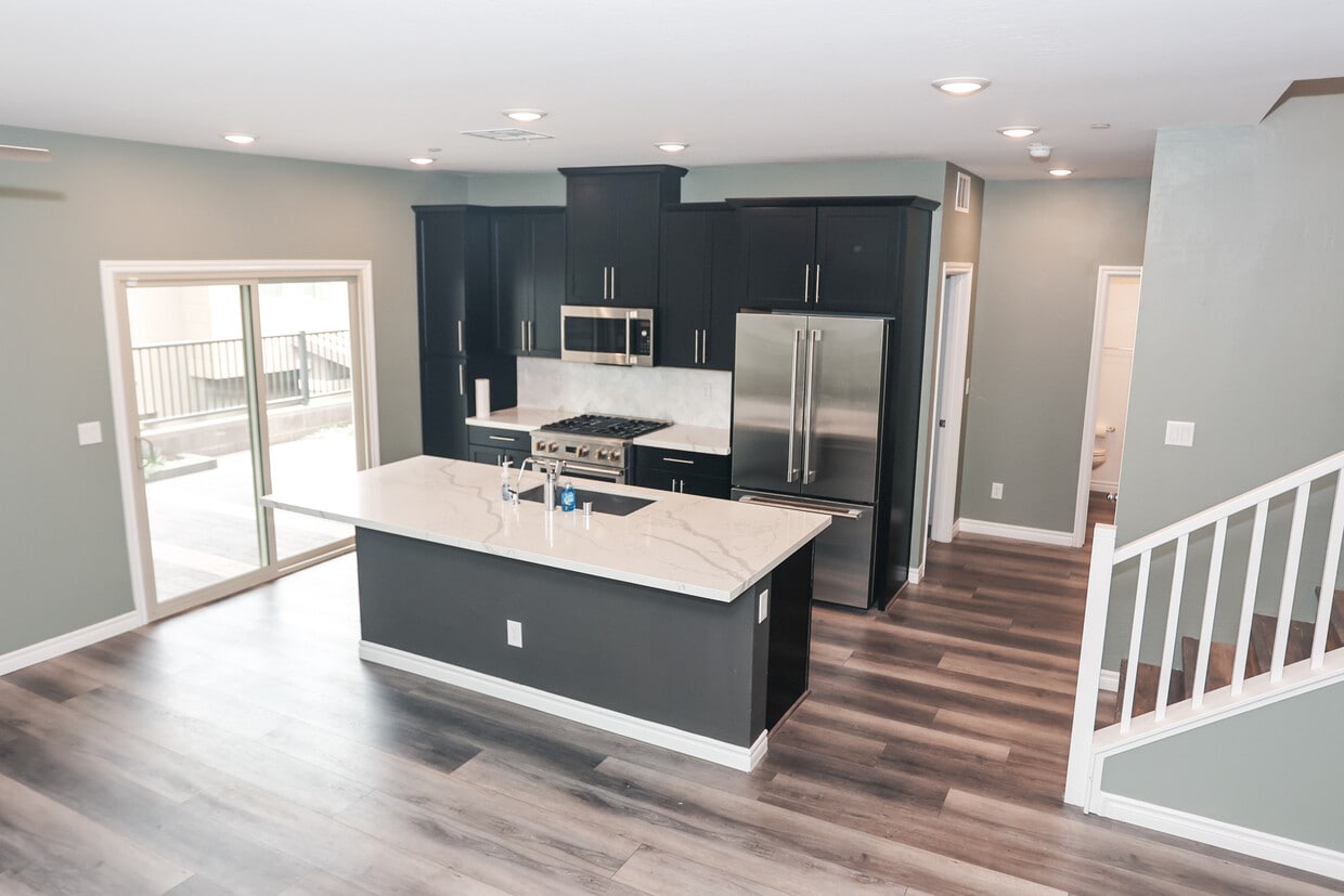 Beautiful kitchen - 600 N Carriage Hill Dr