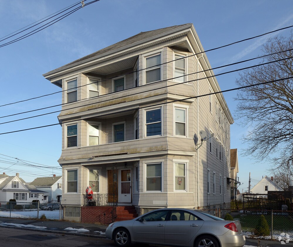 104106 Hemlock St, New Bedford, MA 02740 Apartments in New Bedford, MA