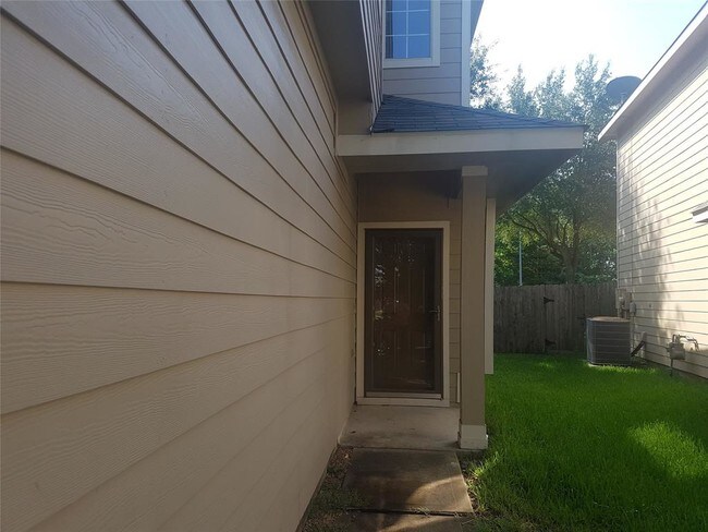 Building Photo - 16007 Sandy Path Ln