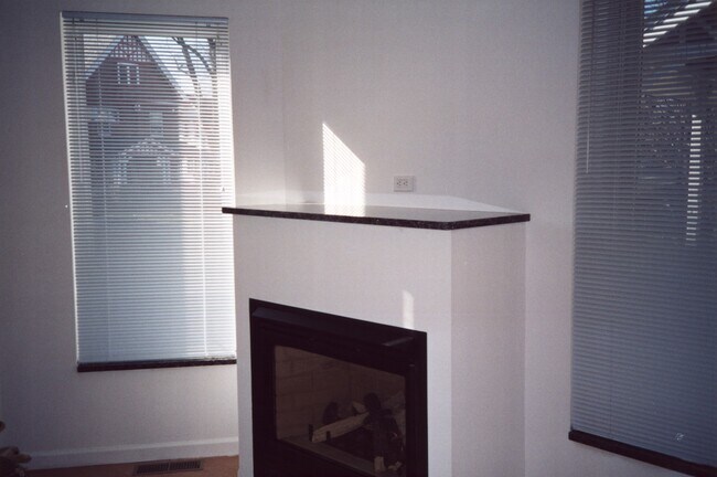 Chimenea Heat-nGlo con granito - 712 Market St