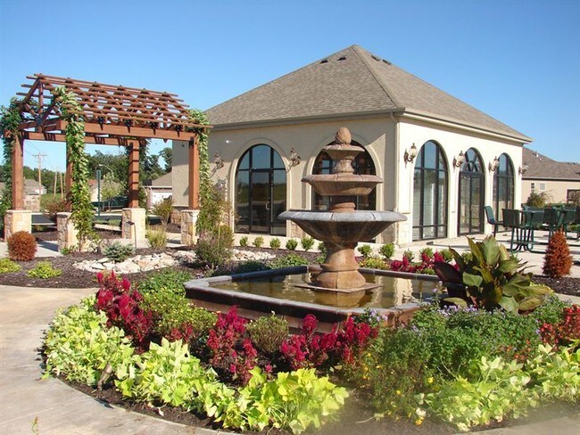 Foto del edificio - 300 E Peachtree Dr