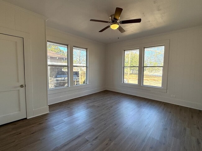 Building Photo - 503 N 5th St