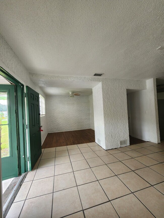 Foto del edificio - 4 Bedroom Single Family Home