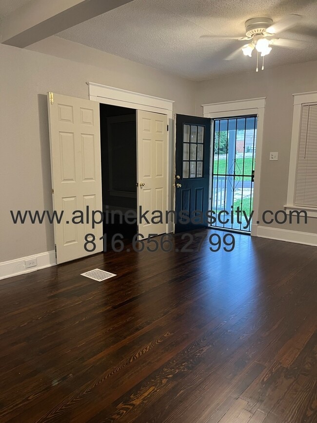 Building Photo - Updated Bungalow in Center District! Section 8 OK.