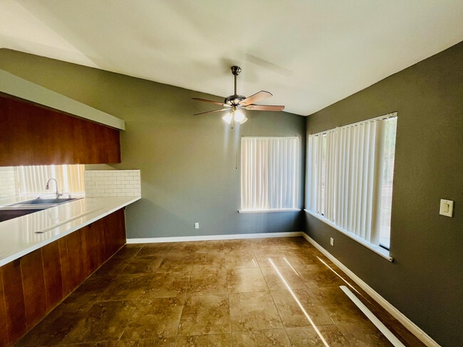 Building Photo - 4645 Alojar Ln