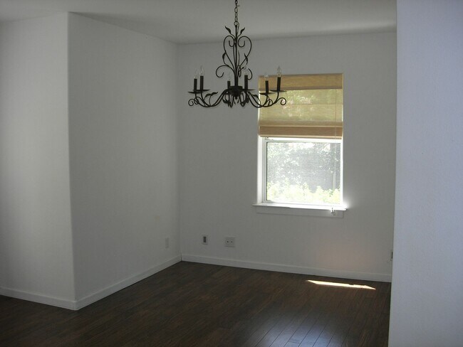 Foto del edificio - Lovely 2 story Home Walk to Downtown Grass...