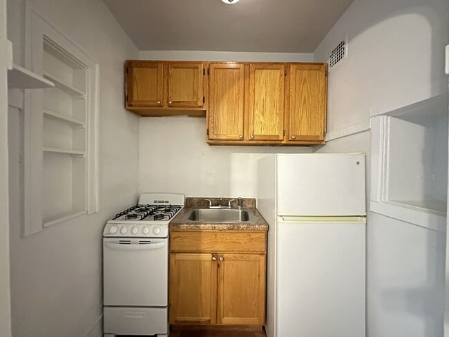 Building Photo - 2536 N Sawyer Ave