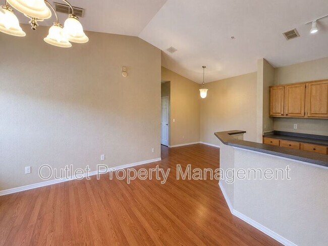 Building Photo - 6071 Westgate Dr