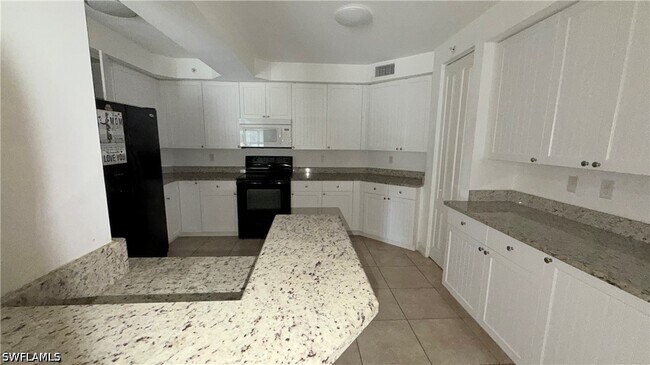 Foto del edificio - 1100 Pine Ridge Rd