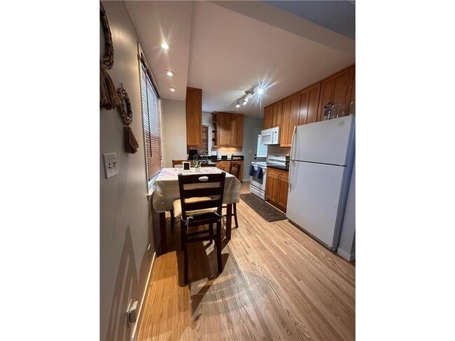 Foto del edificio - 629 E 67th St