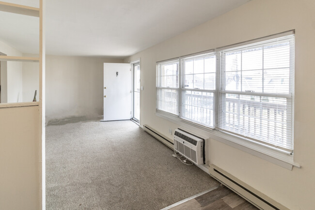 Building Photo - 8 Wardwell St