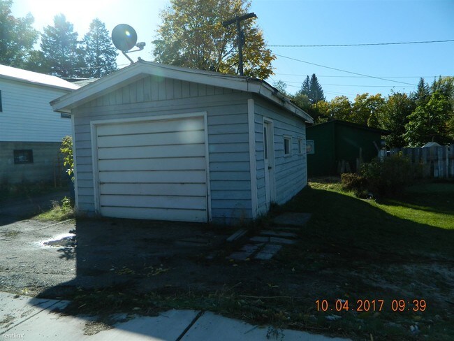 Building Photo - 802 S Russell St