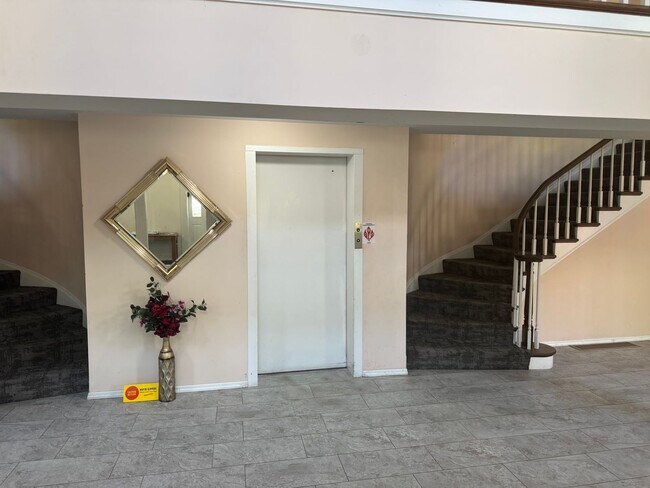 Foto del edificio - Spacious Well Kept Condo in West County (Ballwin) - RENT WITH AN OPTION TO PURCHASE