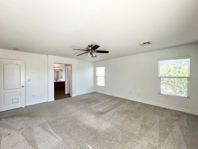 Building Photo - SPACIOUS 4BD/2.5BA HOME IN ALIANTE W/ FRESH PAINT, NEW FLOORING