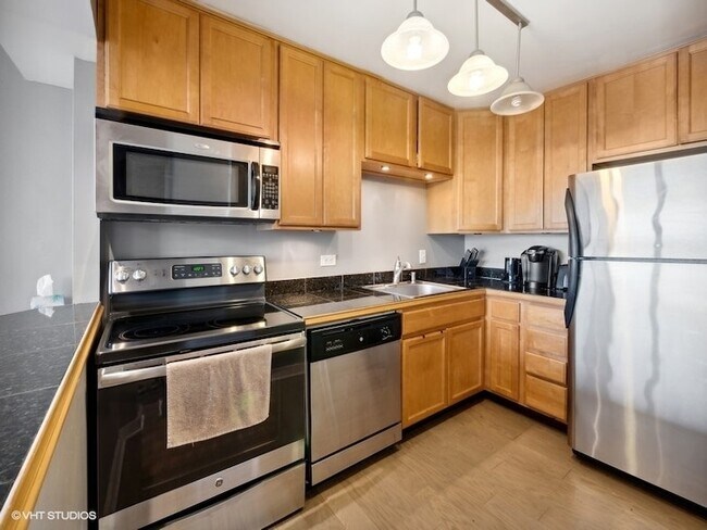 Foto del edificio - 655 W Irving Park Road Unit 1707