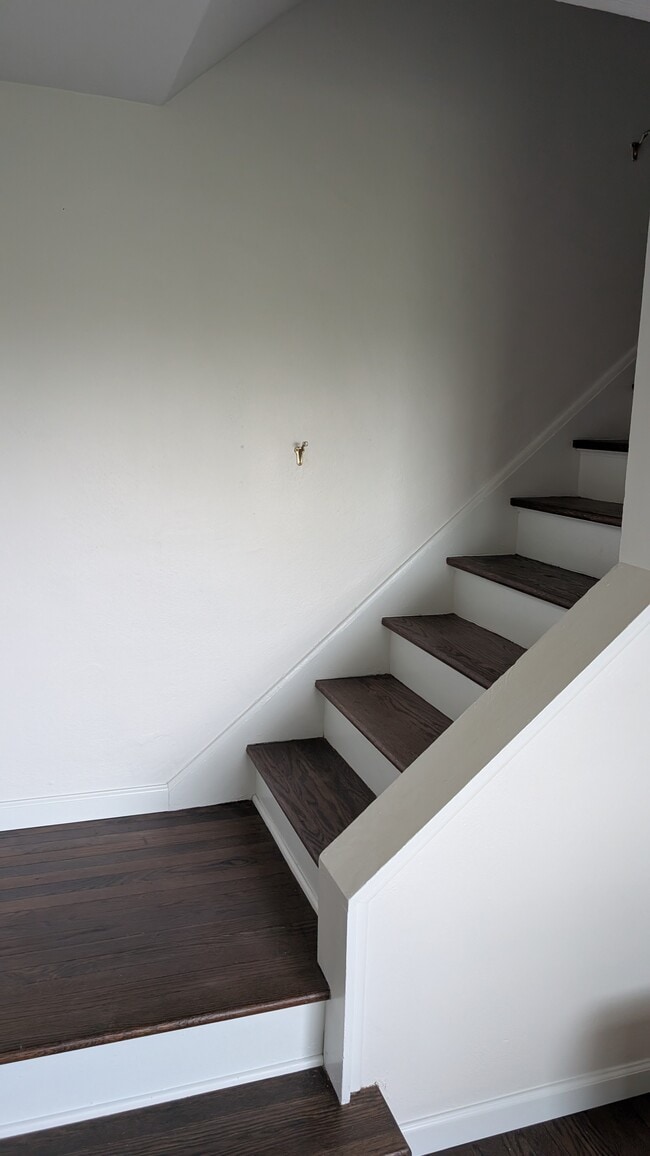 Building Photo - 482 Clearview Drive