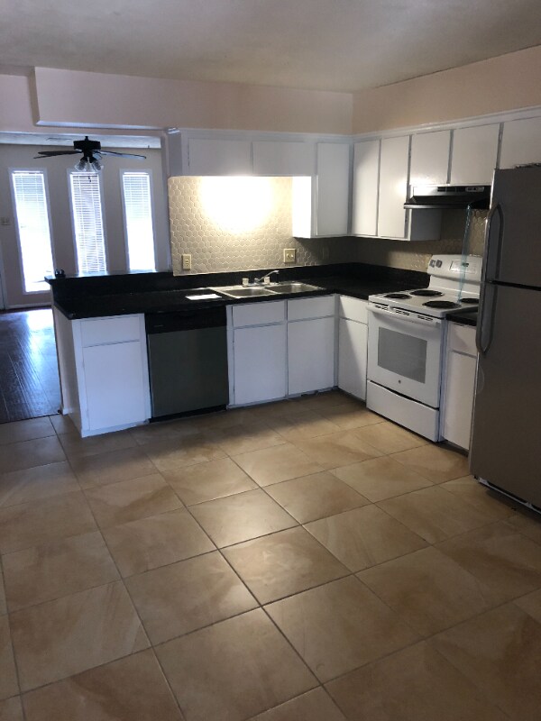 Primary Photo - 2408 Bosque Dr