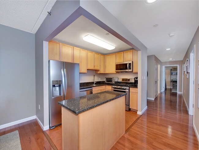 3BR 2B Apt7K - 837 Washington Ave