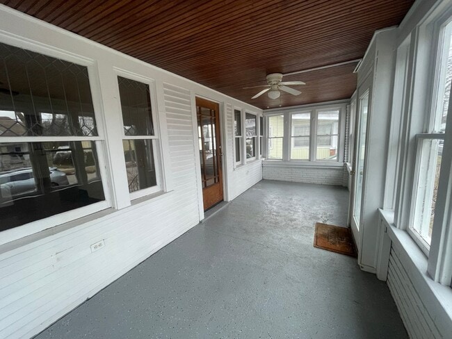 Building Photo - Three Bedroom Home -Near John Ball Park!