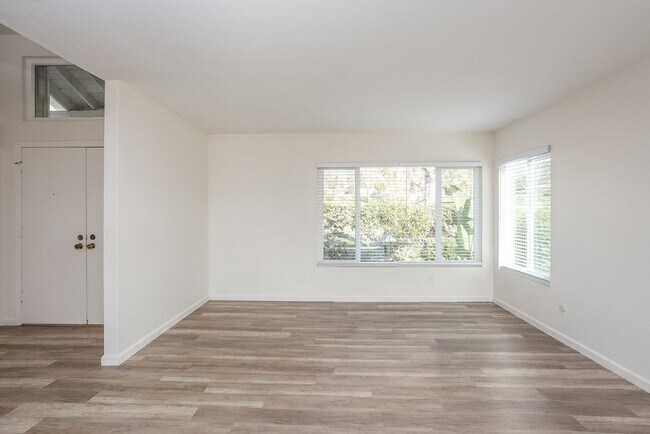 Building Photo - Fantastic 4 Bedroom home in La Costa!