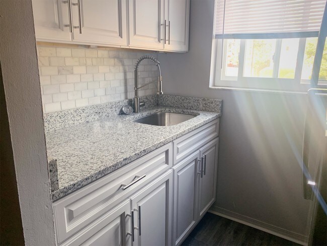 6416 Montgomery Rd Unit 1 Cincinnati Oh 45213 Apartment For