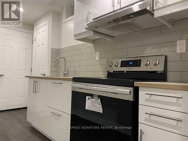 Building Photo - 61 Frenchpark Cir