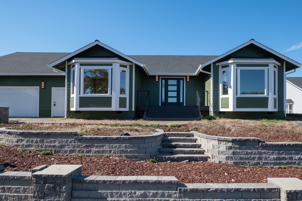 Exterior Front View - 383 Ridgecrest Dr