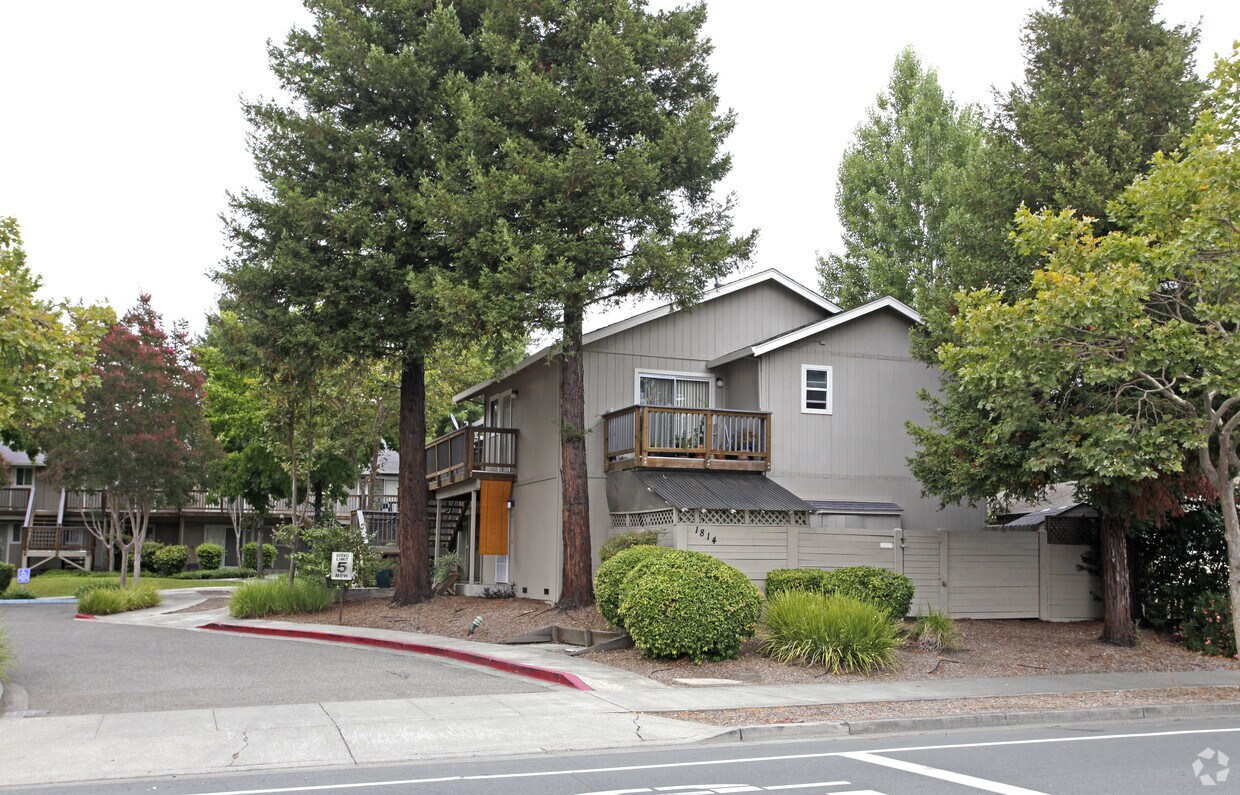 Foto principal - North Dutton Apartments