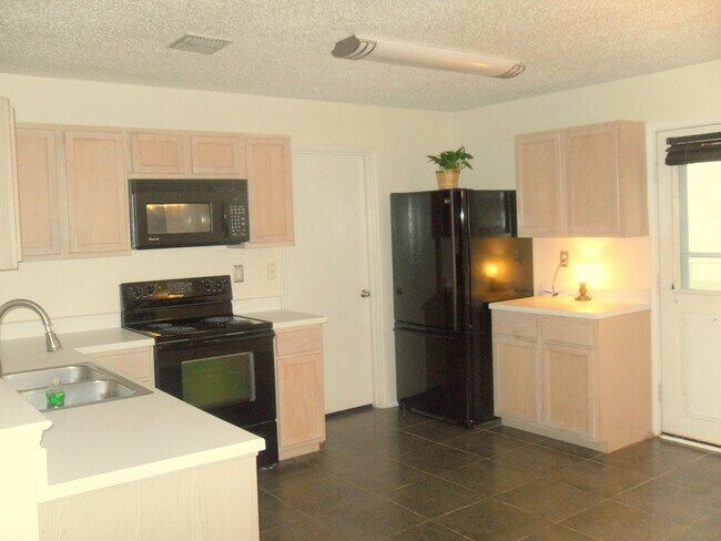 Building Photo - 3107 Westview Dr