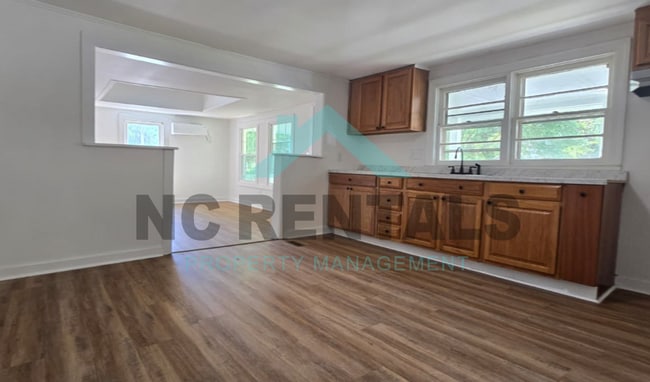 Building Photo - 113 3rd St