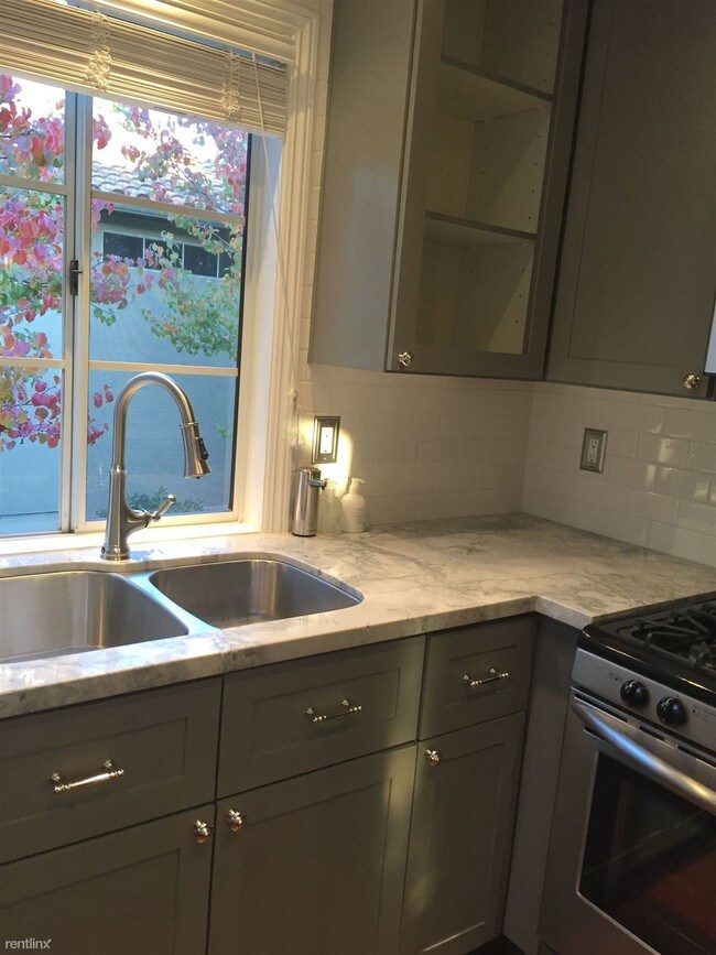 Building Photo - 194 Via Contento