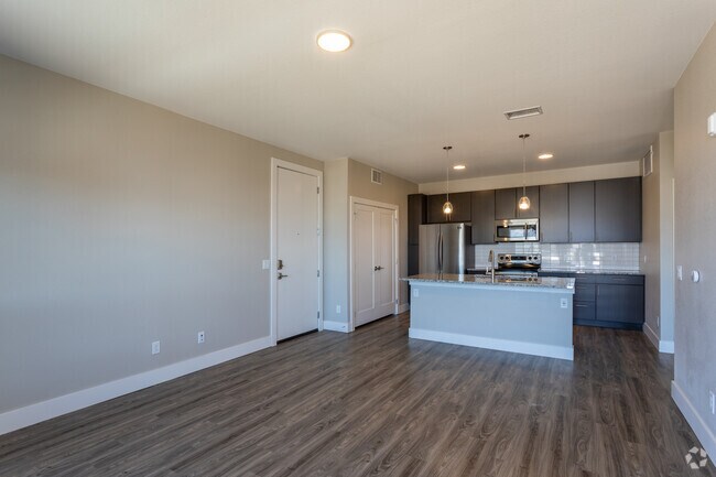 1BR, 1BA - 701 SF - FalconView