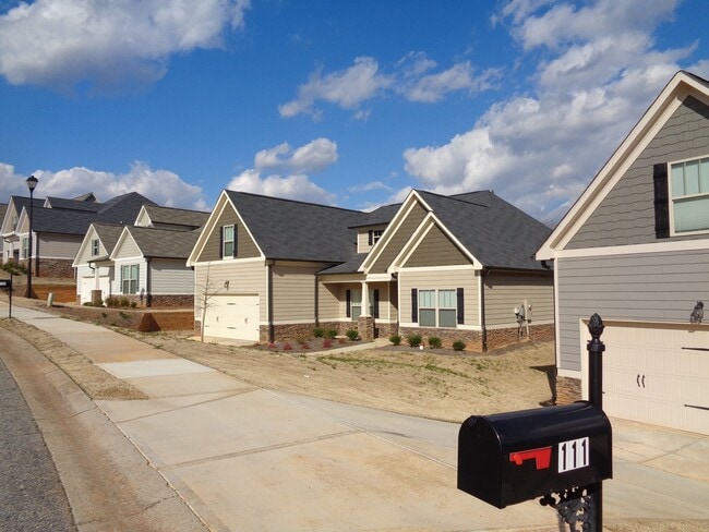 Building Photo - Inviting 4BR Ranch with Bonus Room in a Sw...