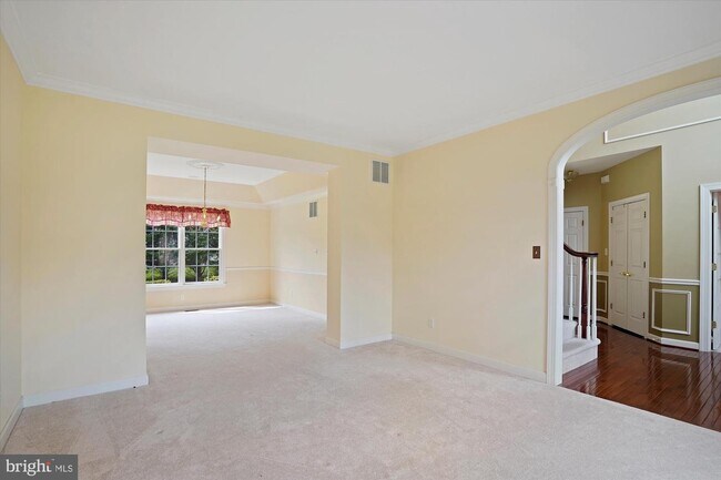 Foto del edificio - 1208 Bluebird Ct W