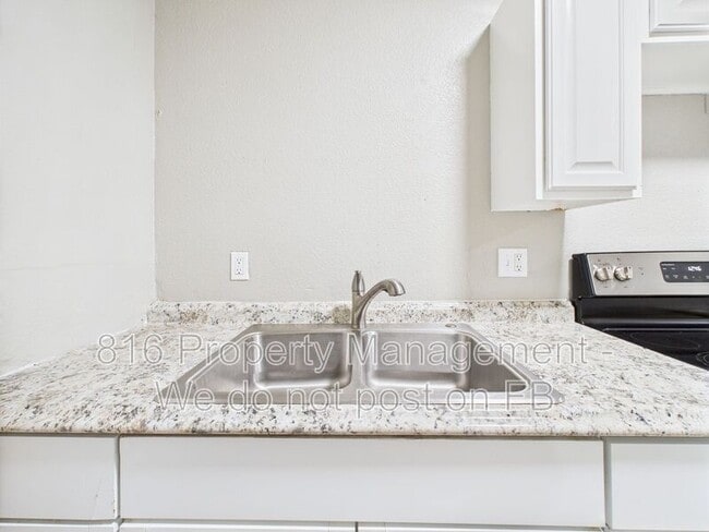 Building Photo - 3331-3333 Indiana Ave