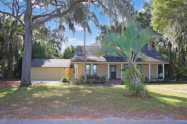 Foto del edificio - Lake Mary - 4 Bedroom, 2 Bathroom, Lake View and Access- $2,845.00