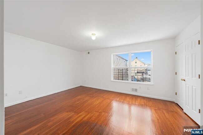 Foto del edificio - 53 S Second St