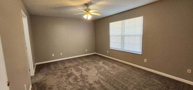 Building Photo - 821 Plantation Dr