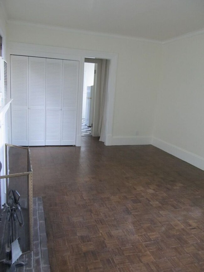 Foto del edificio - Amazing View! Charming Studio Unit! Bay Vi...