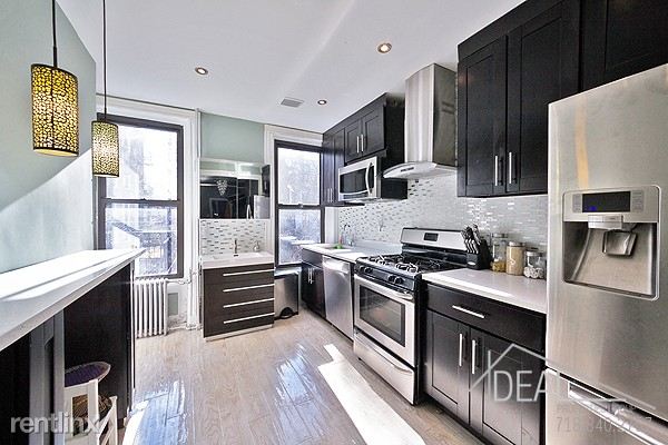Building Photo - 256 Wyckoff St
