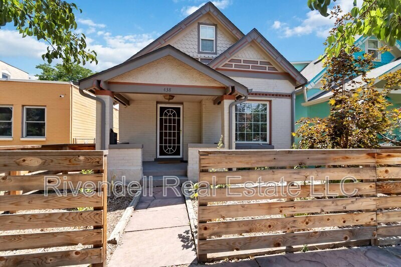 Primary Photo - 438 Fox St
