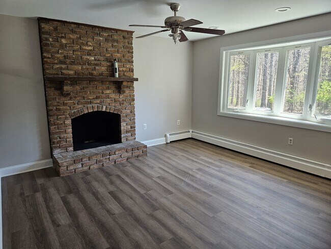 Foto del edificio - 4738 Grand Valley Rd