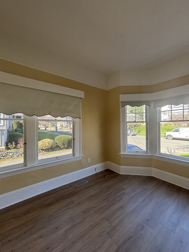 Building Photo - 1037 Southgate St