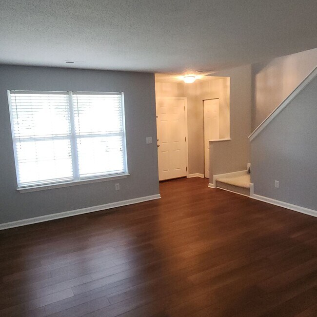 Foto del edificio - Inviting 2 Story House for Rent in Kerners...